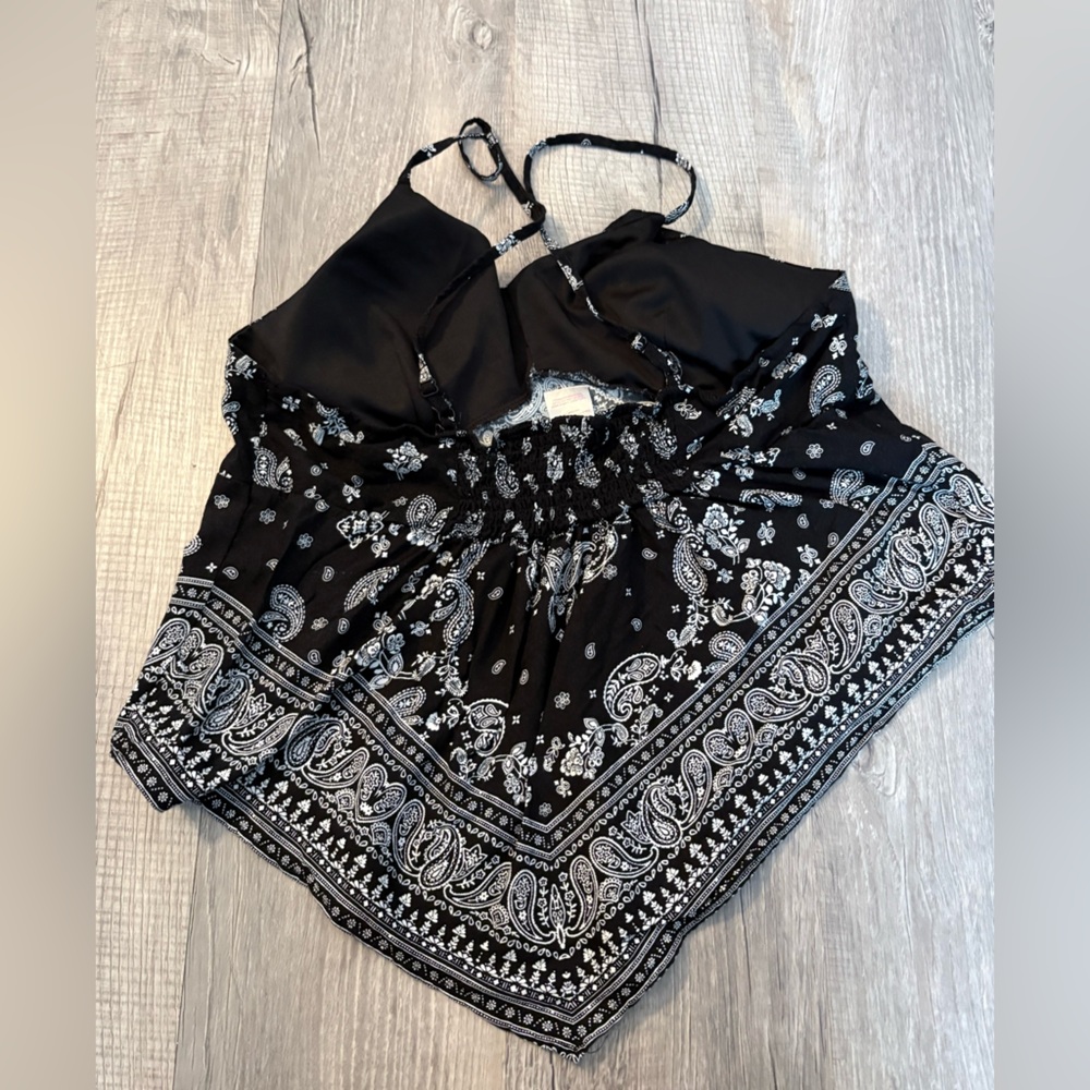 No boundaries Black paisley camisole top bandanna criss cross - Picture 2 of 3